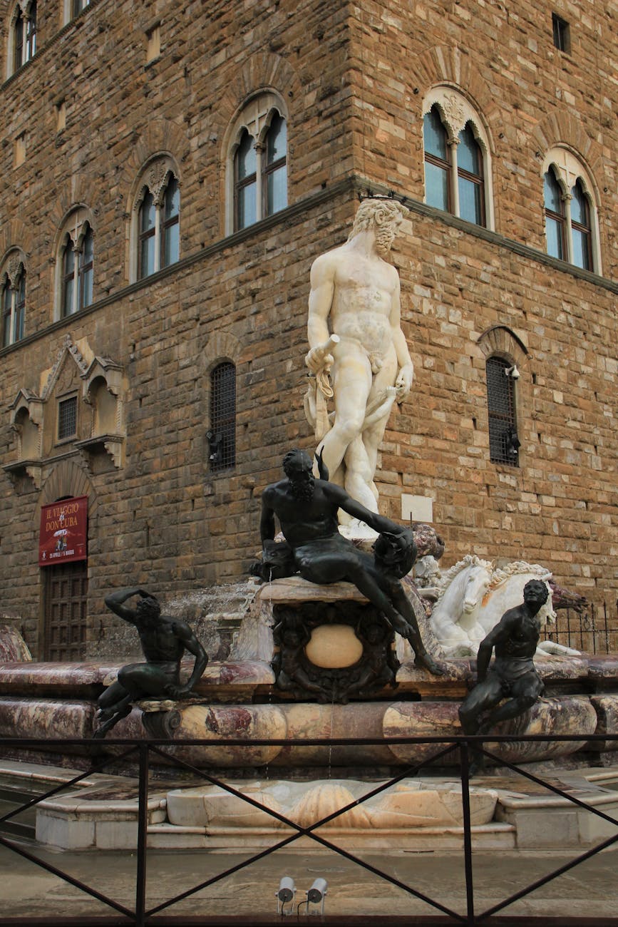 fountain of neptune in florence
