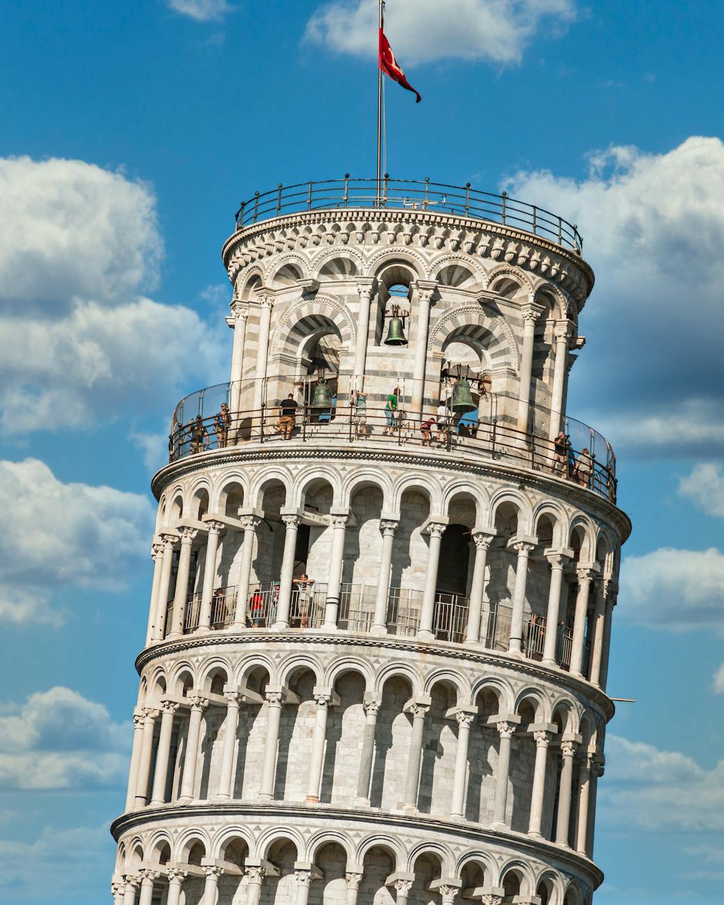 people at the leaning tower of pisa