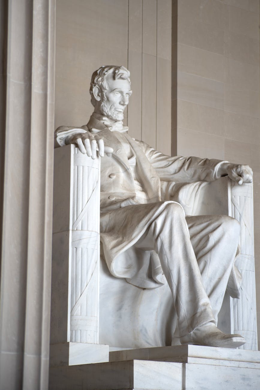 statue of abraham lincoln inside lincoln memorial