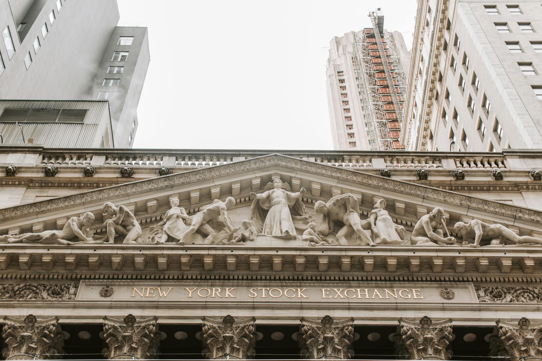 The 1987 Market Crash: Impacts on Global Finance