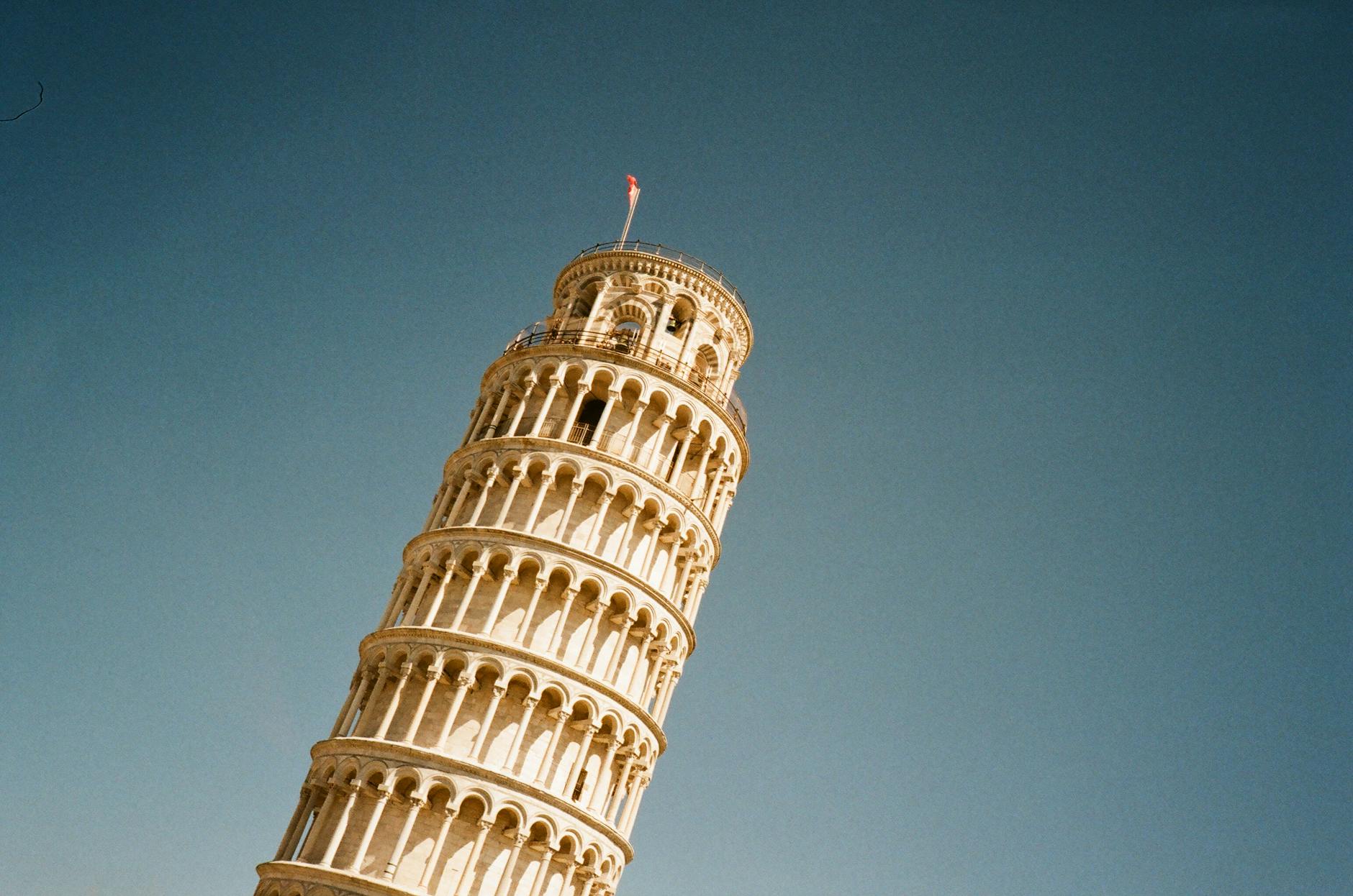 pexels-photo-9956493 blue sky over leaning tower of pisa