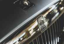 a close up of the hood ornament on a rolls royce